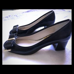 Almond toe Michael Kors black shoes. Size 7